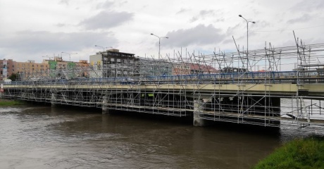 Závěsné lešení Cuplok - Oprava mostu