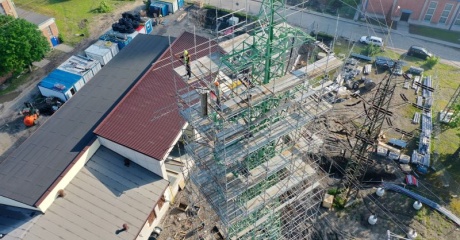 Fasádní lešení na výstavbu stožáru
